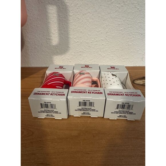 BUNDLE! Stanley 40 Oz SS H2.0 Flowstate Quencher Tumblers & Keychains NWT - Picture 5 of 8